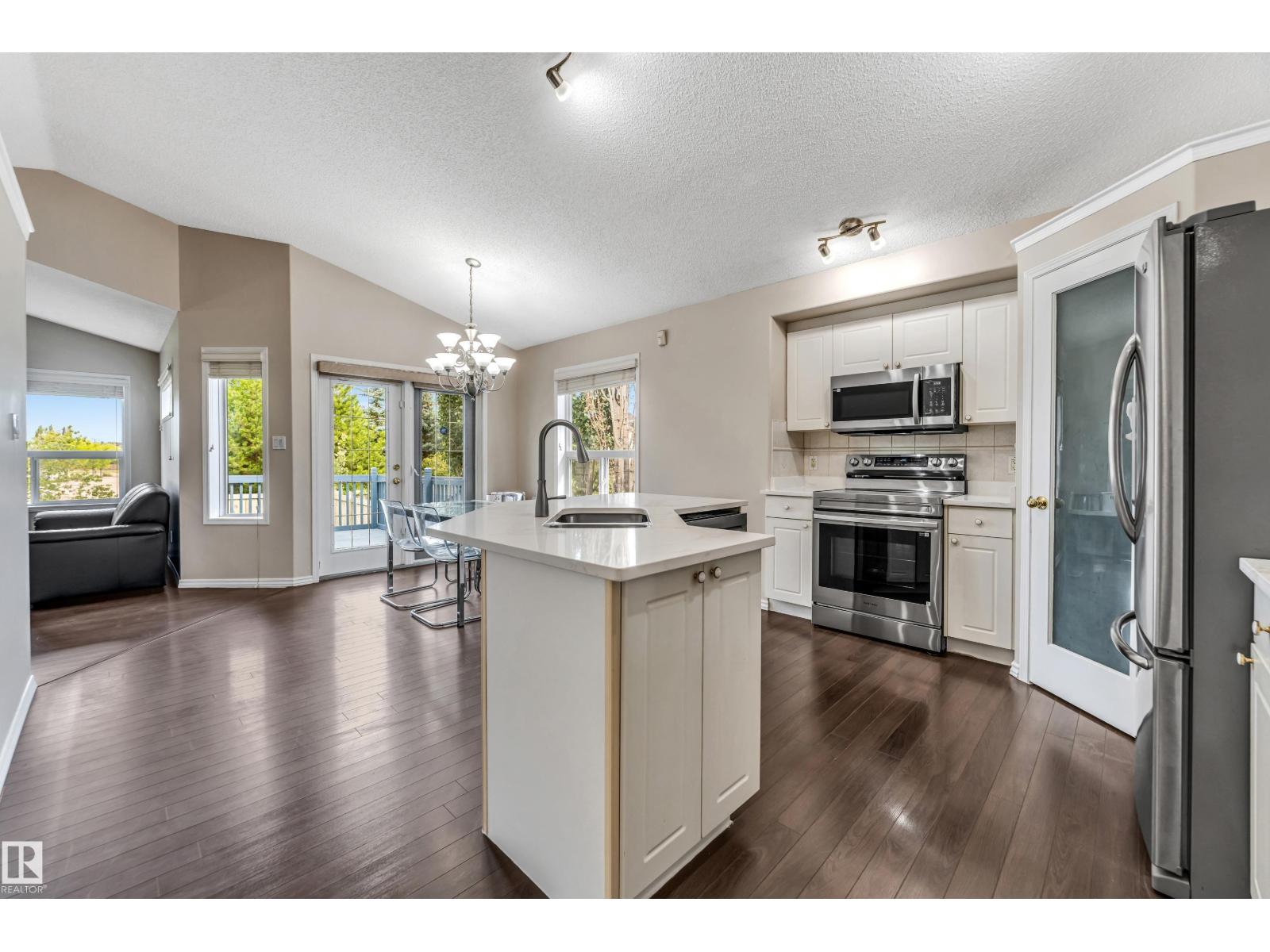 Photo 20 of 3320 27 Av Nw, Edmonton AB