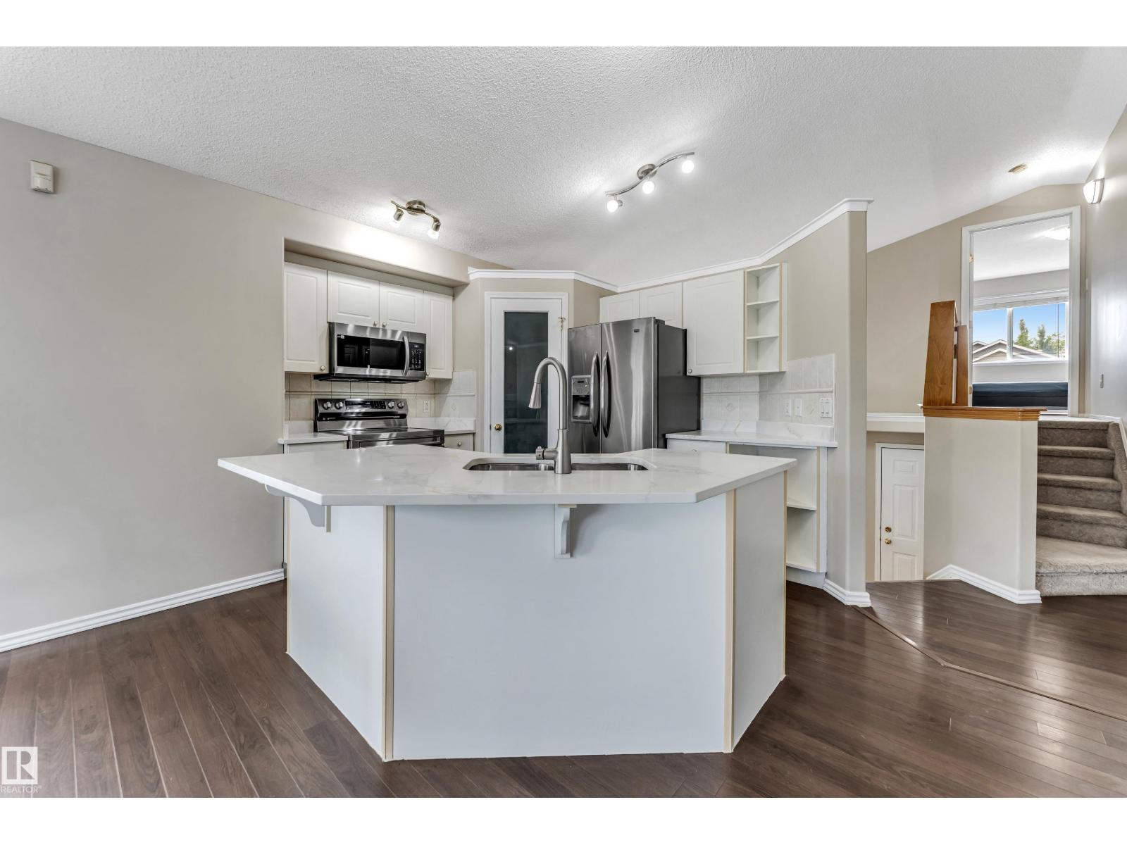 Photo 21 of 3320 27 Av Nw, Edmonton AB