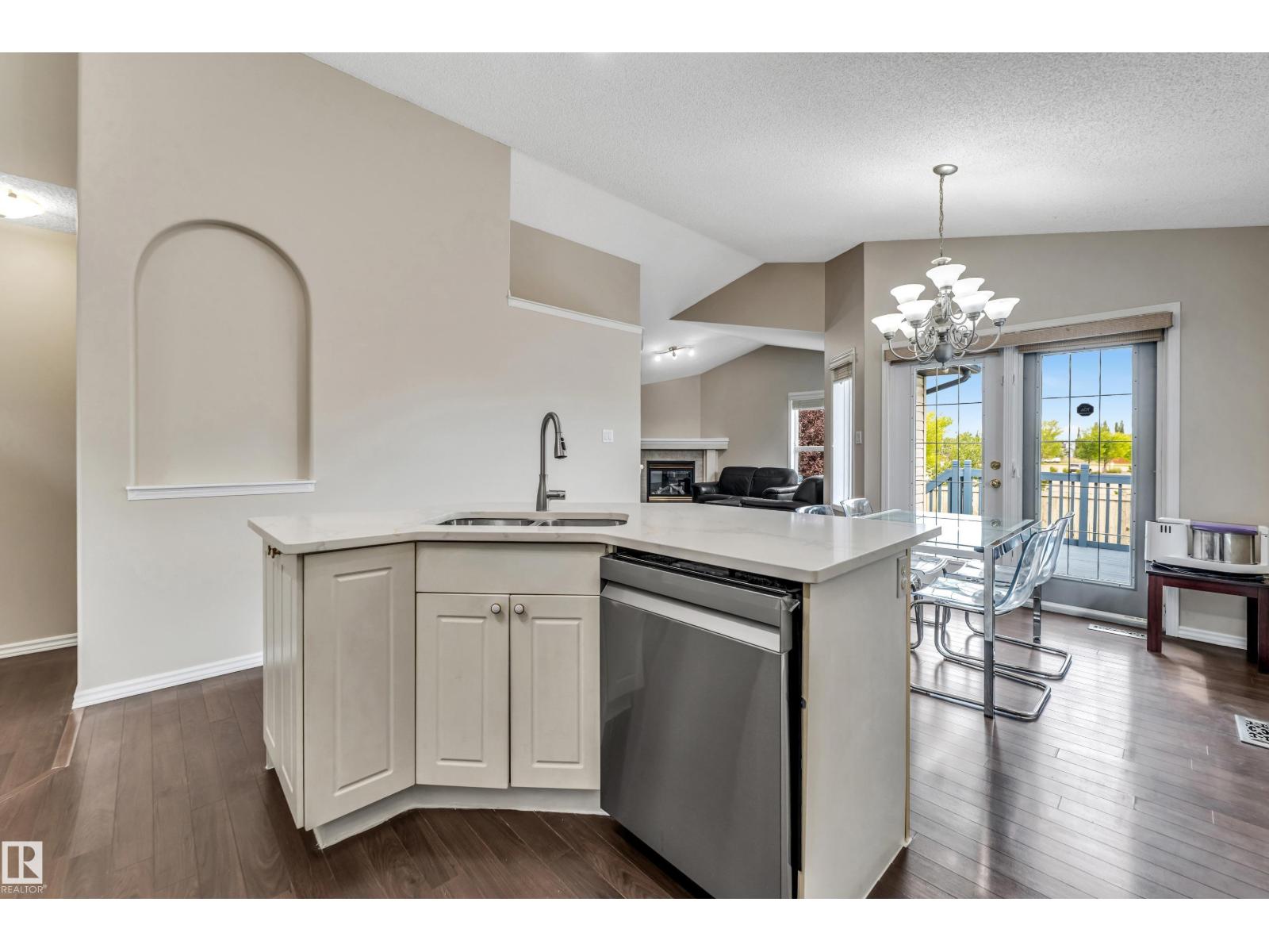 Photo 22 of 3320 27 Av Nw, Edmonton AB