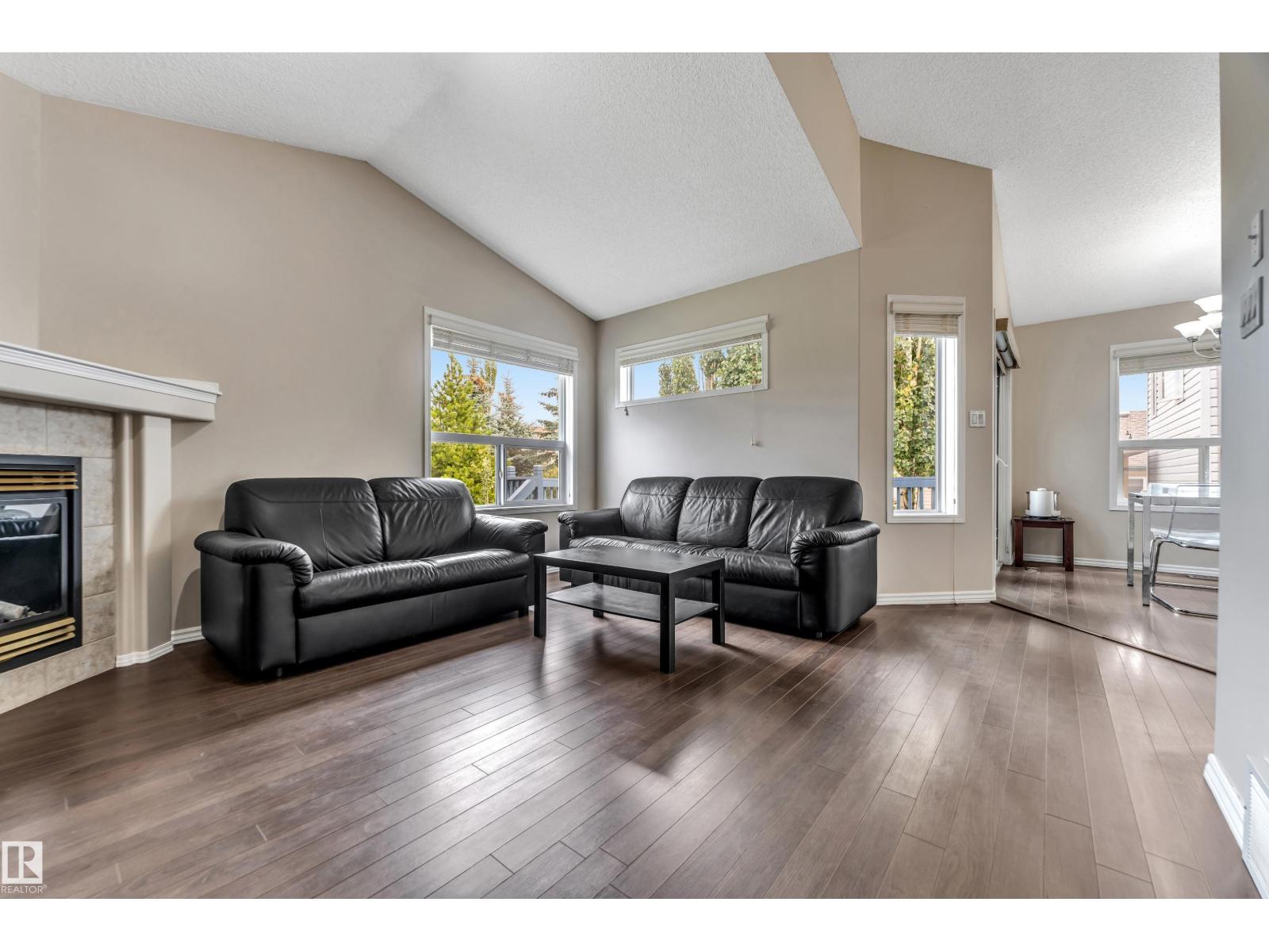 Photo 27 of 3320 27 Av Nw, Edmonton AB