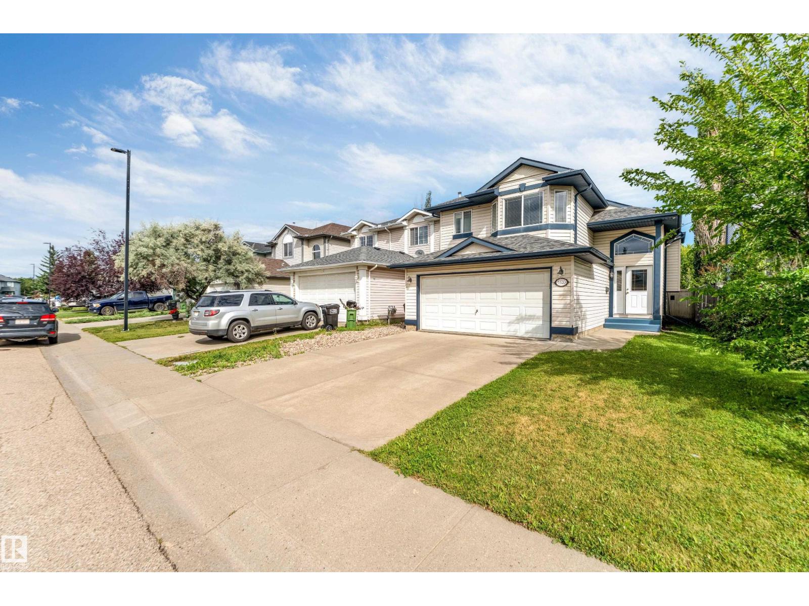 Photo 3 of 3320 27 Av Nw, Edmonton AB