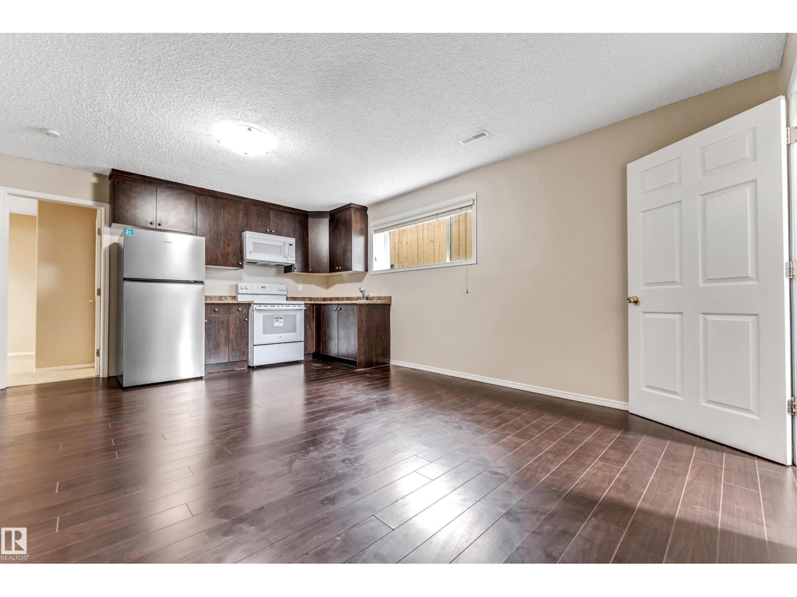 Photo 34 of 3320 27 Av Nw, Edmonton AB