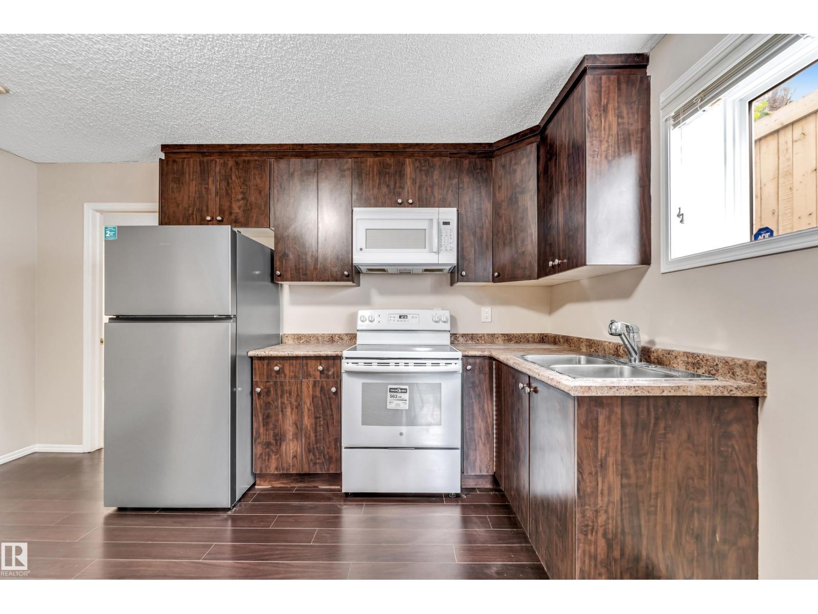 Photo 35 of 3320 27 Av Nw, Edmonton AB