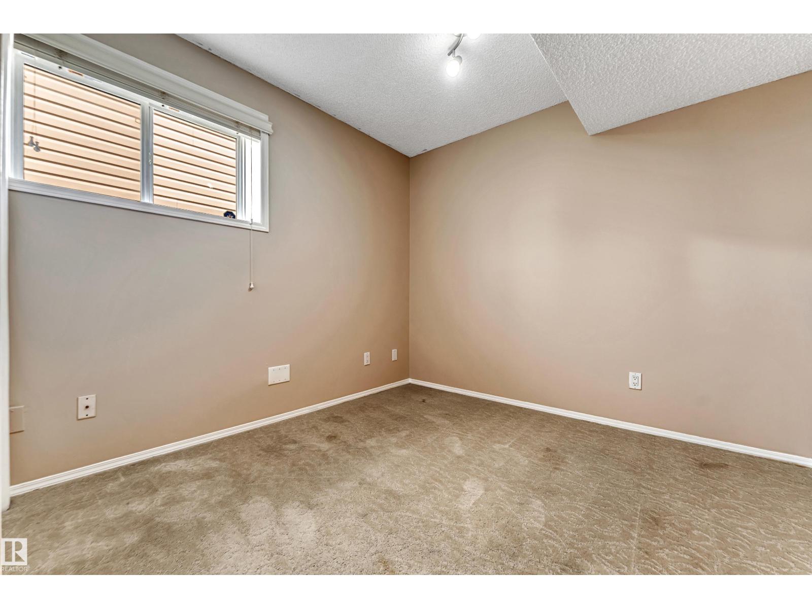 Photo 40 of 3320 27 Av Nw, Edmonton AB