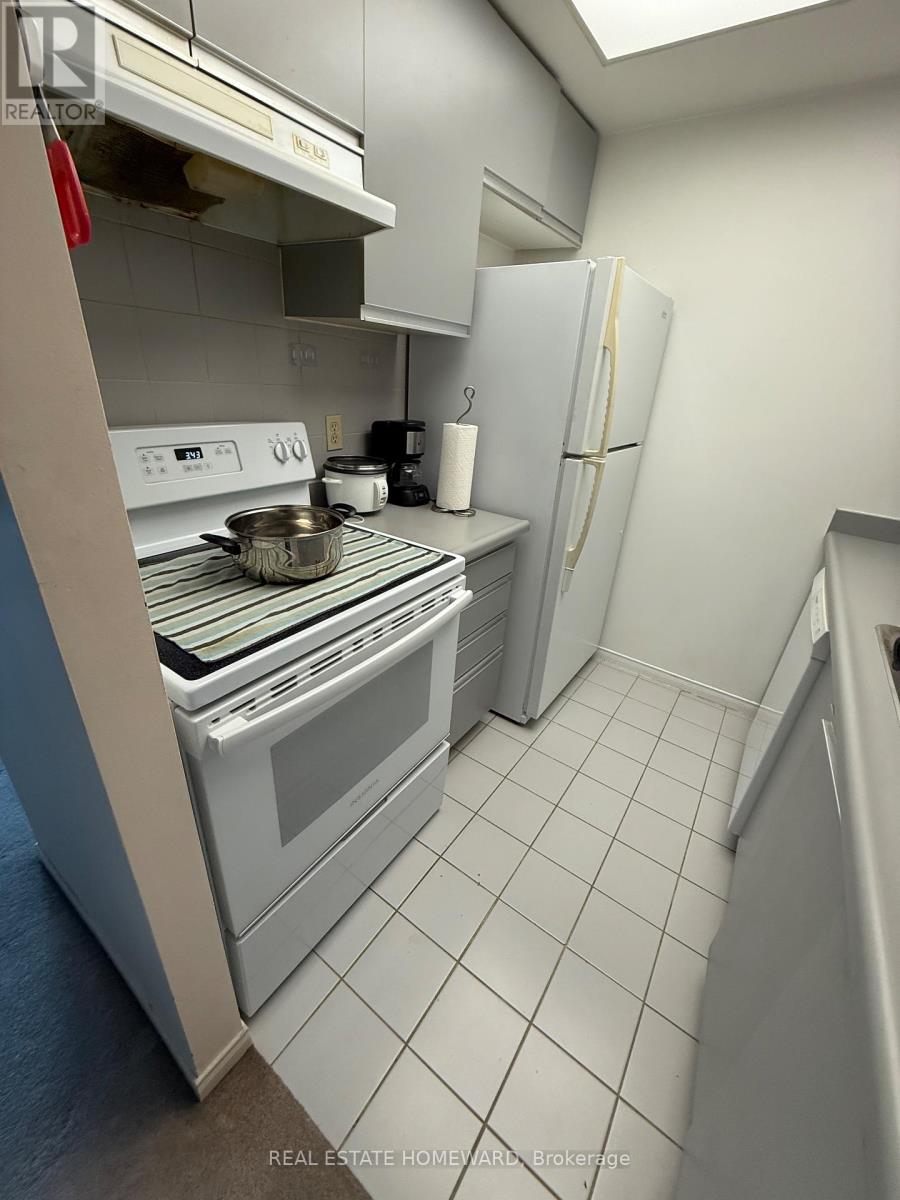 Photo 15 of 903 99 Harbour Square, Toronto ON