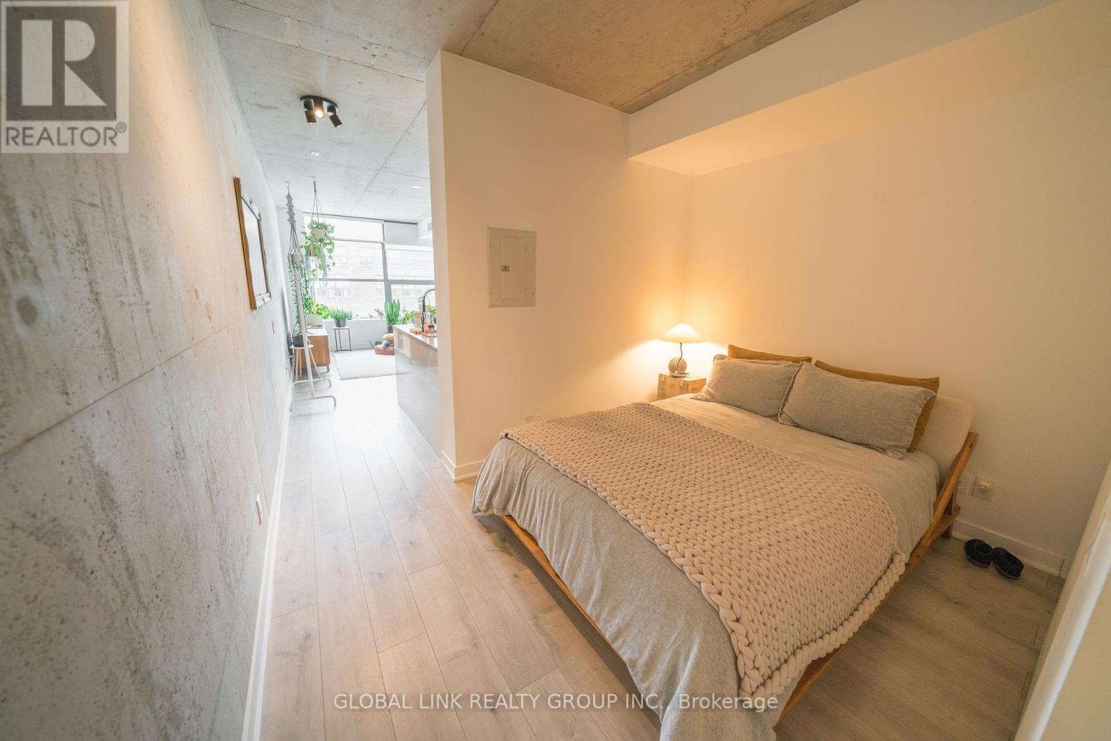 Photo 4 of 306 319 Carlaw Avenue, Toronto ON