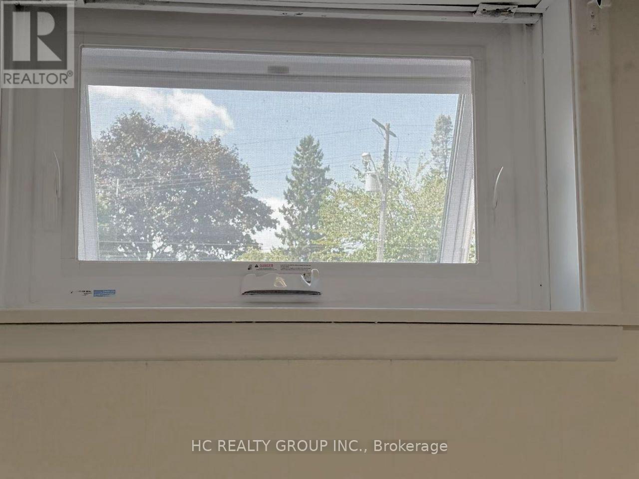 Photo 8 of Bsmt 7 Ivanhoe Court, Toronto ON