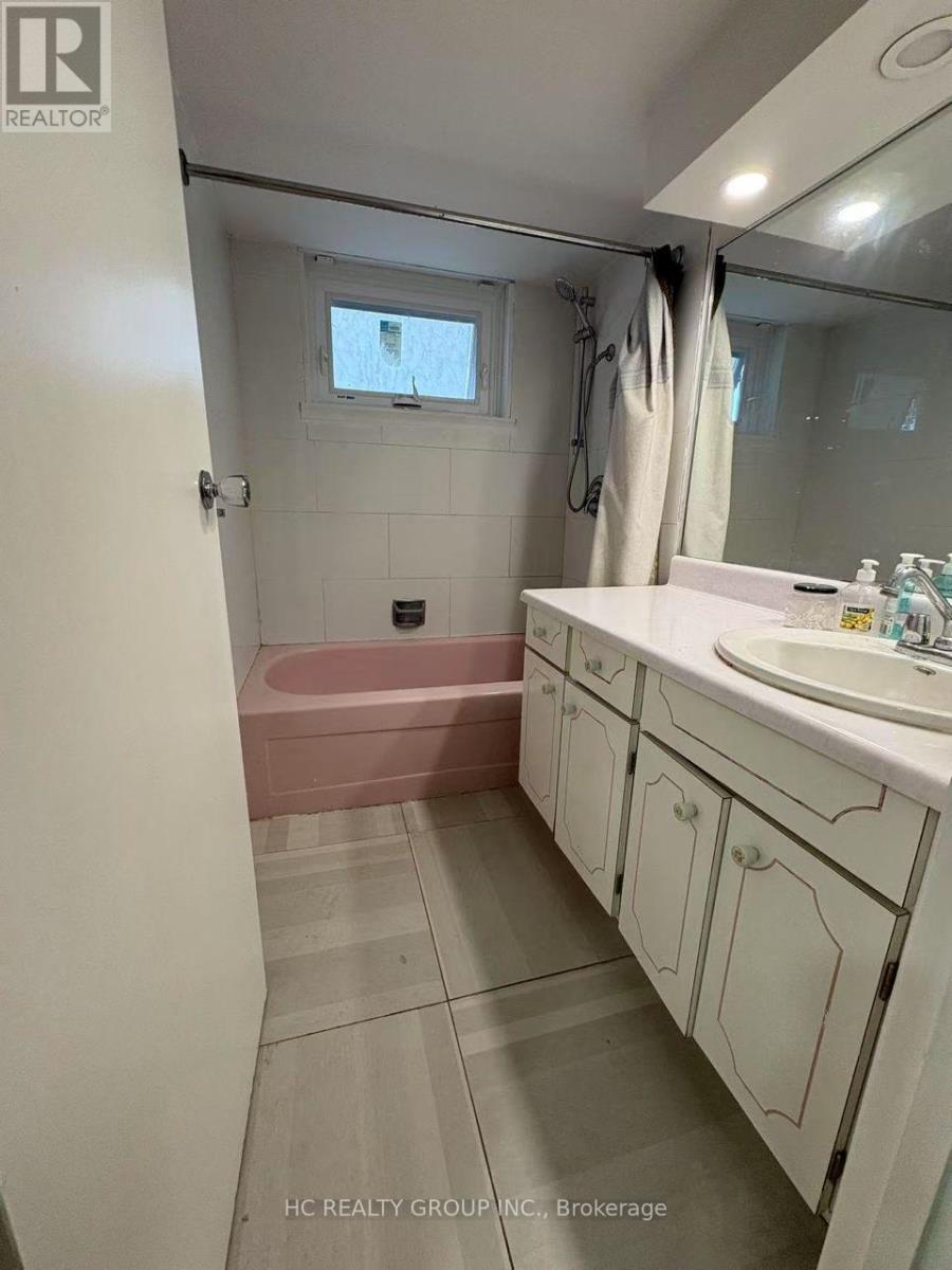 Photo 9 of Bsmt 7 Ivanhoe Court, Toronto ON