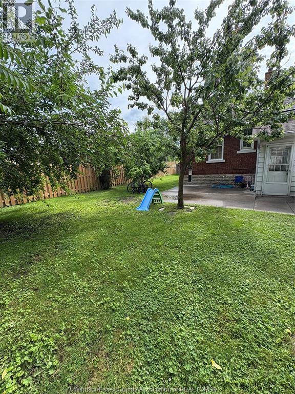 Photo 3 of 1002 Dawson, Windsor ON