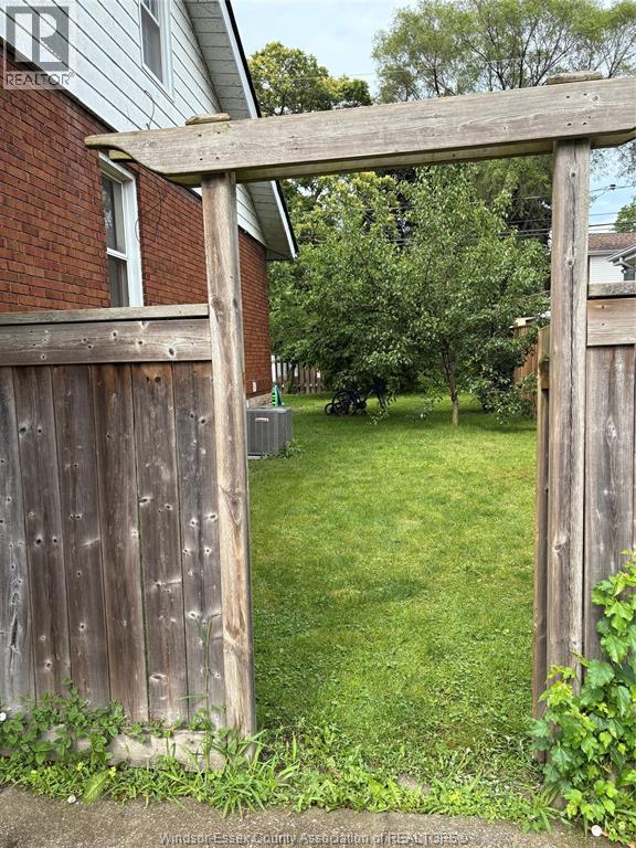 Photo 7 of 1002 Dawson, Windsor ON