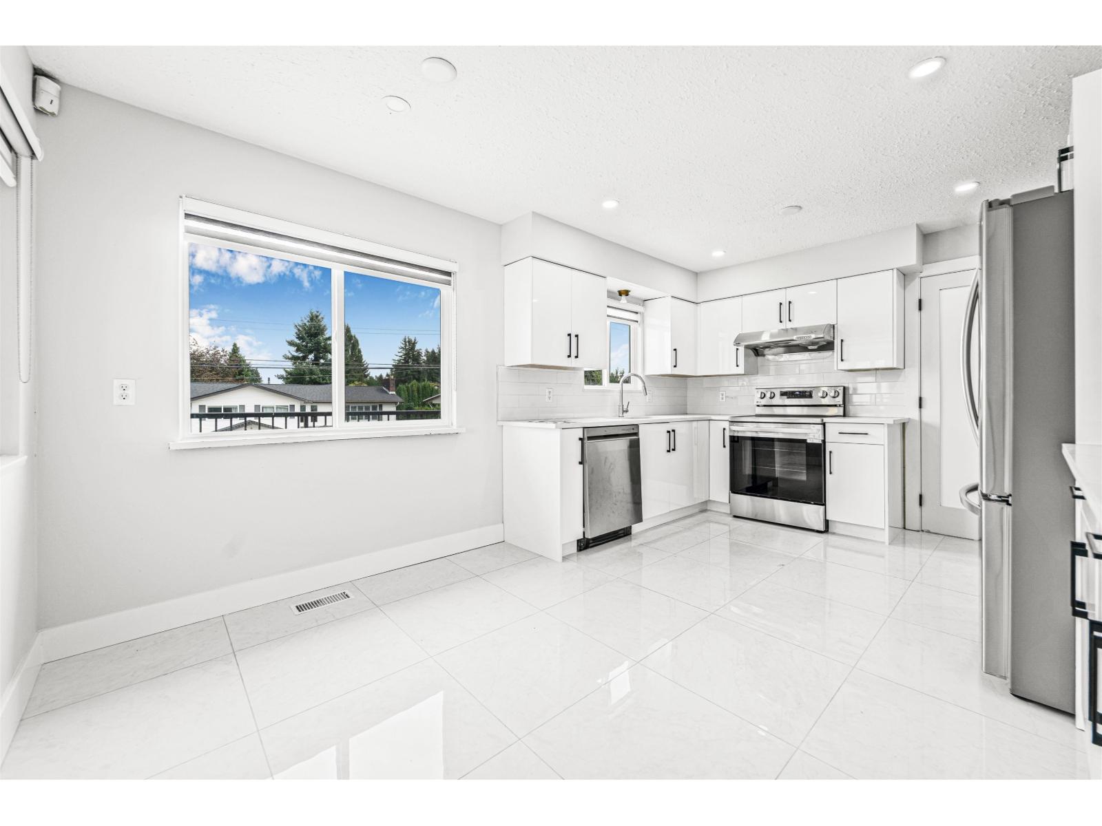 Photo 13 of 2071 Emerson Street, Abbotsford BC