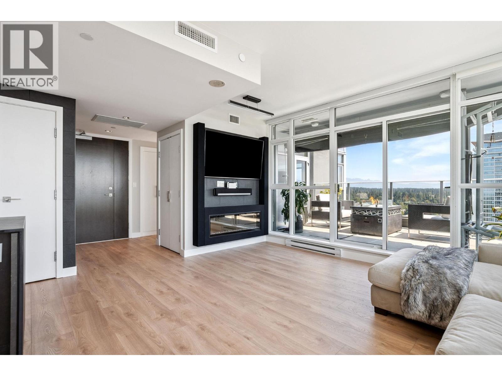 Photo 4 of 1905 958 Ridgeway Avenue, Coquitlam BC
