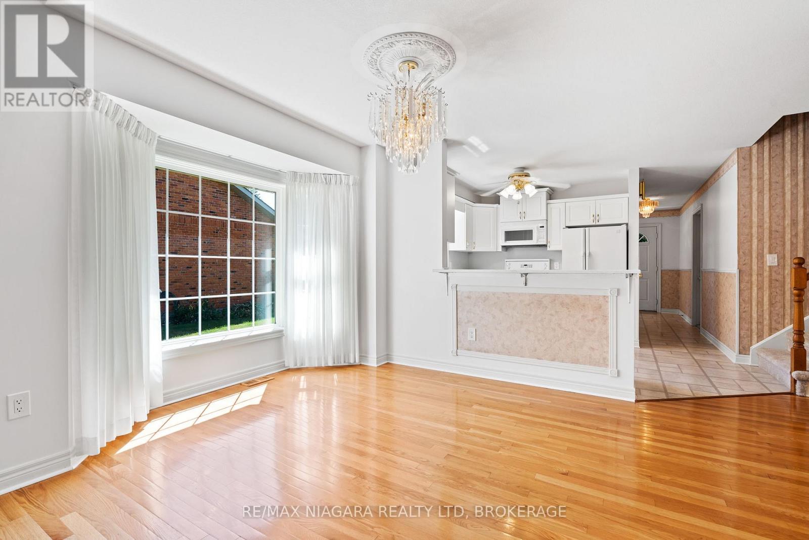 Photo 21 of 23 Portal Drive, Port Colborne ON