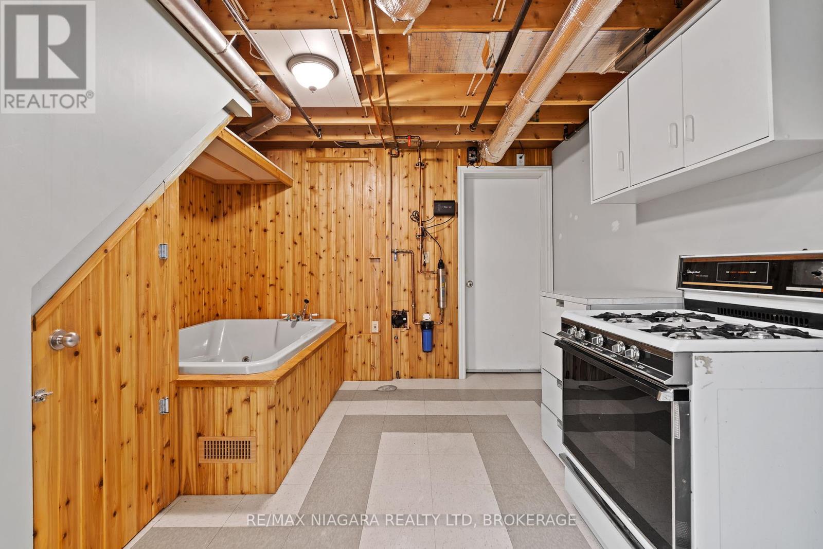 Photo 6 of 23 Portal Drive, Port Colborne ON