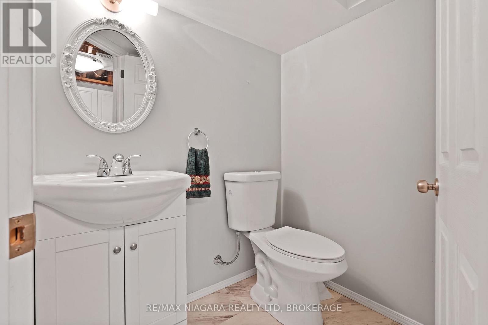 Photo 30 of 23 Portal Drive, Port Colborne ON