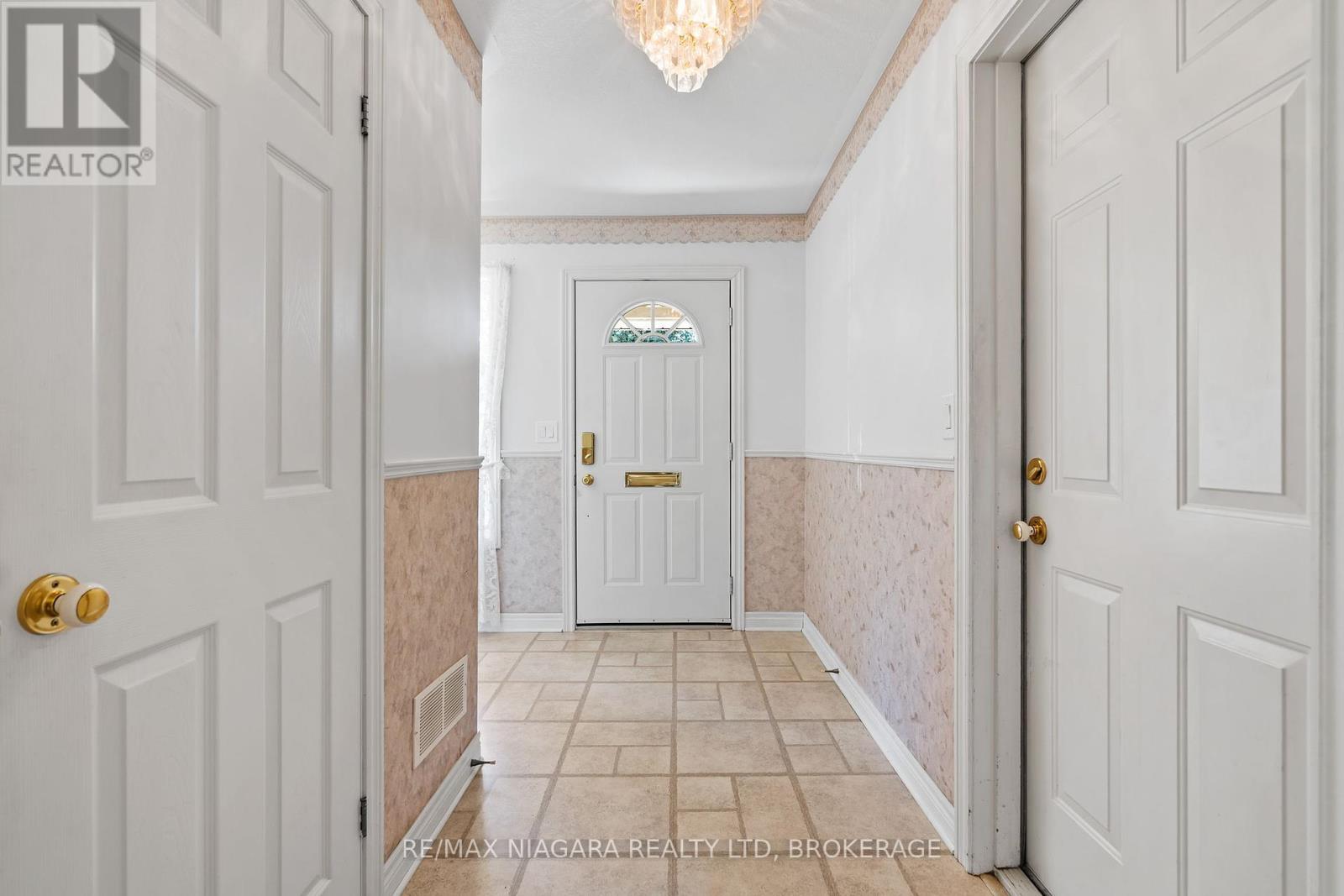 Photo 2 of 23 Portal Drive, Port Colborne ON