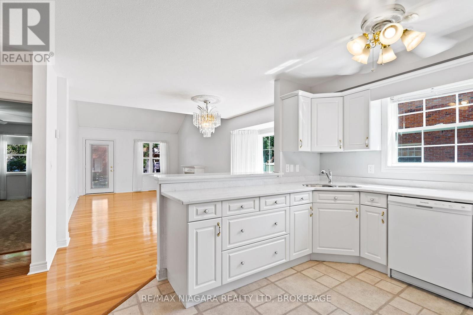 Photo 16 of 23 Portal Drive, Port Colborne ON