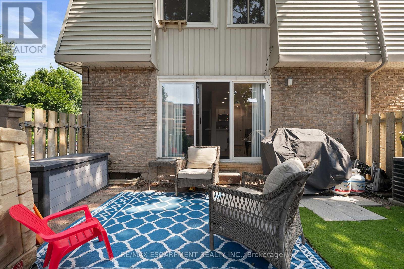 Photo 16 of 150 17 Old Pine Trail, St Catharines ON