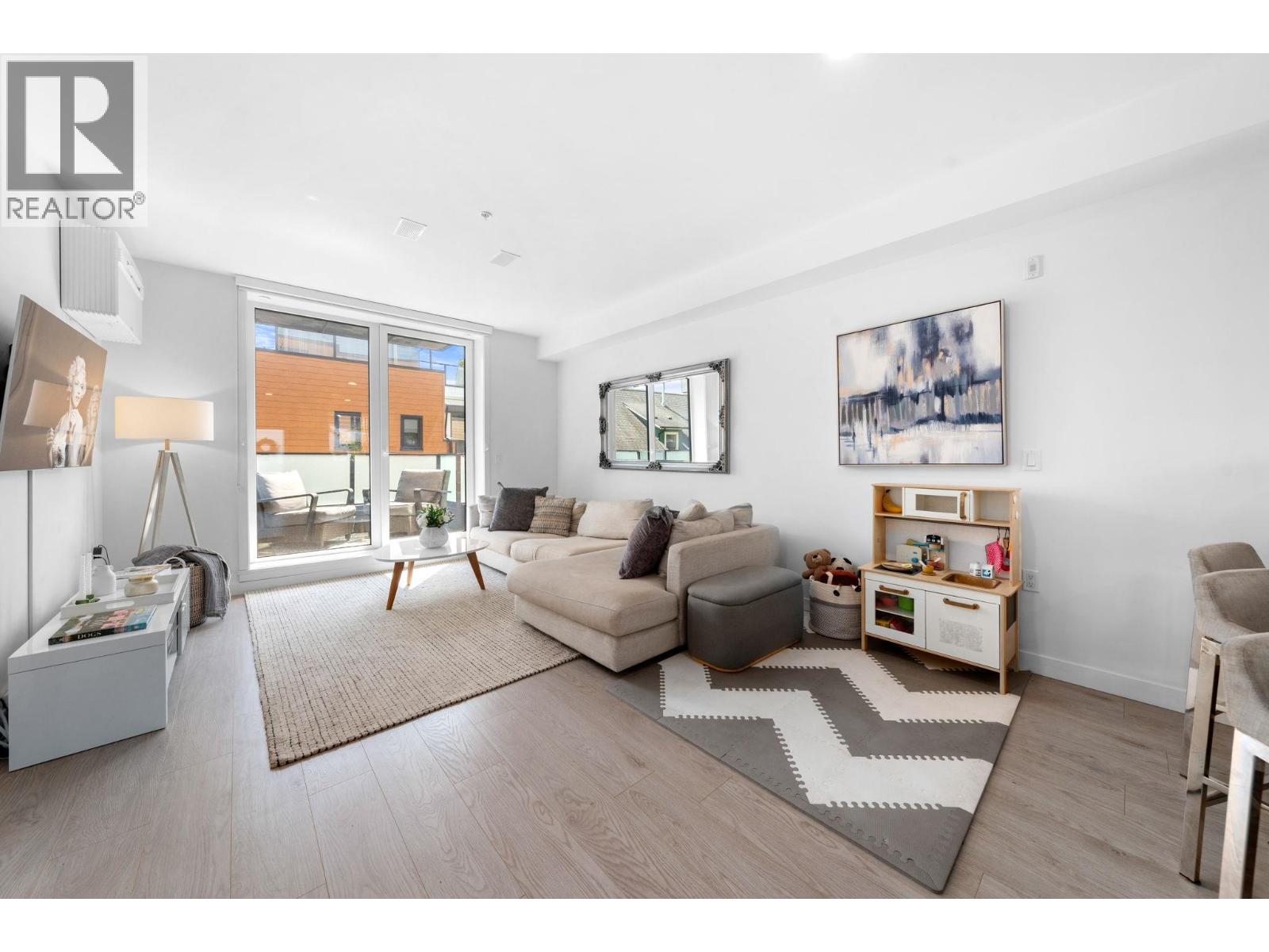 Photo 13 of 35 720 E 3rd Street, North Vancouver BC