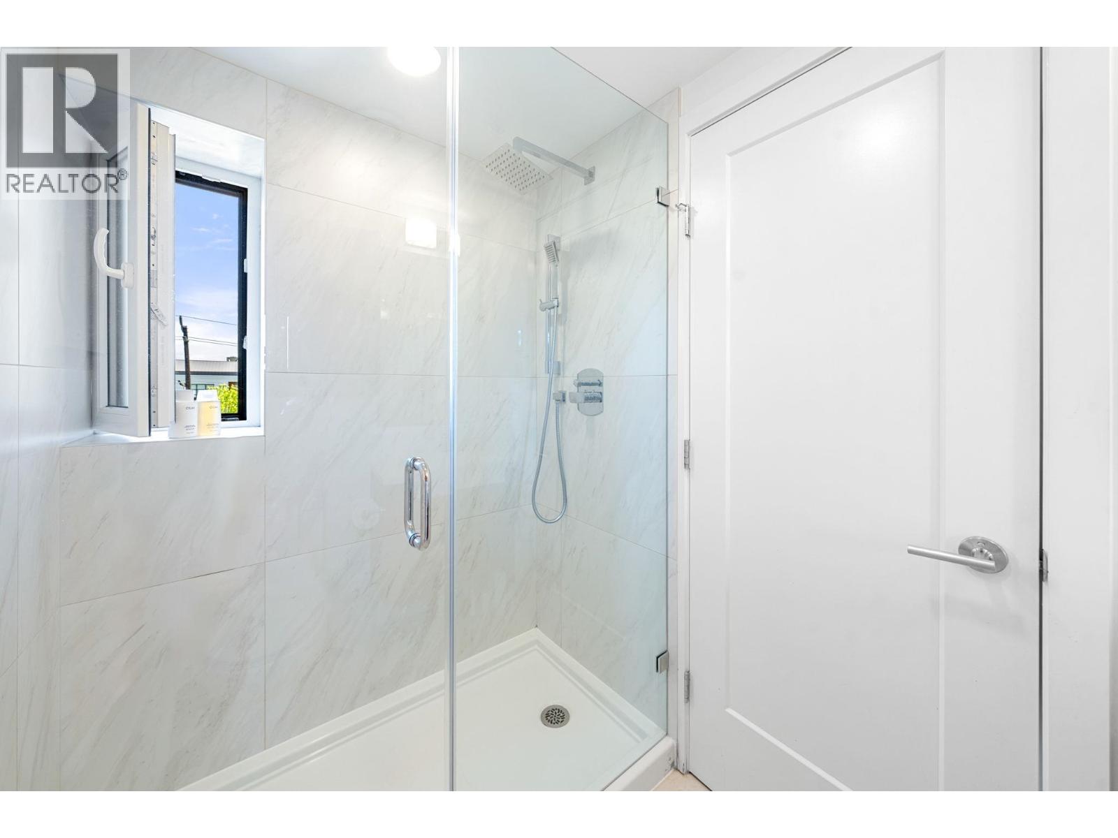 Photo 22 of 35 720 E 3rd Street, North Vancouver BC