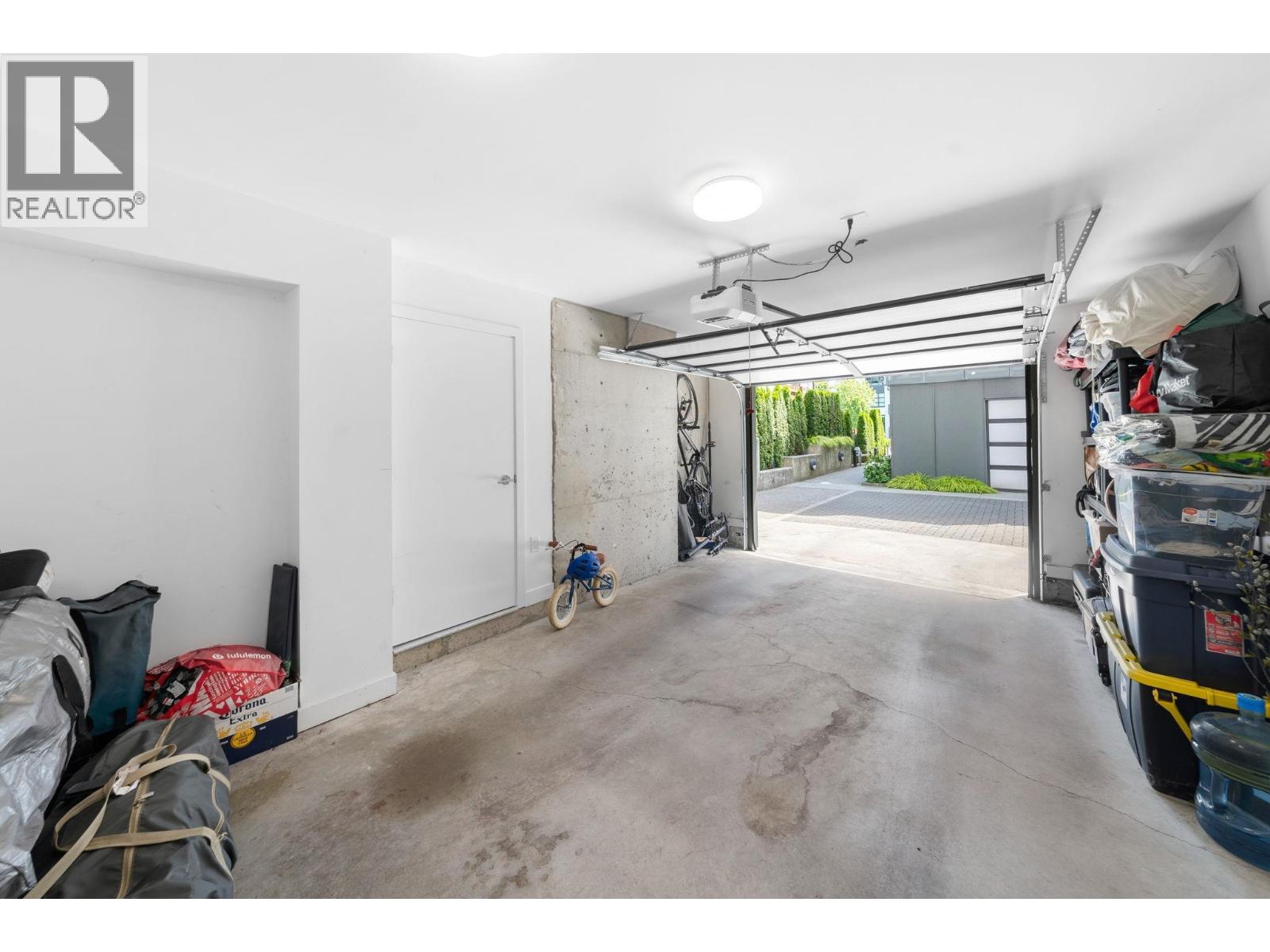 Photo 30 of 35 720 E 3rd Street, North Vancouver BC
