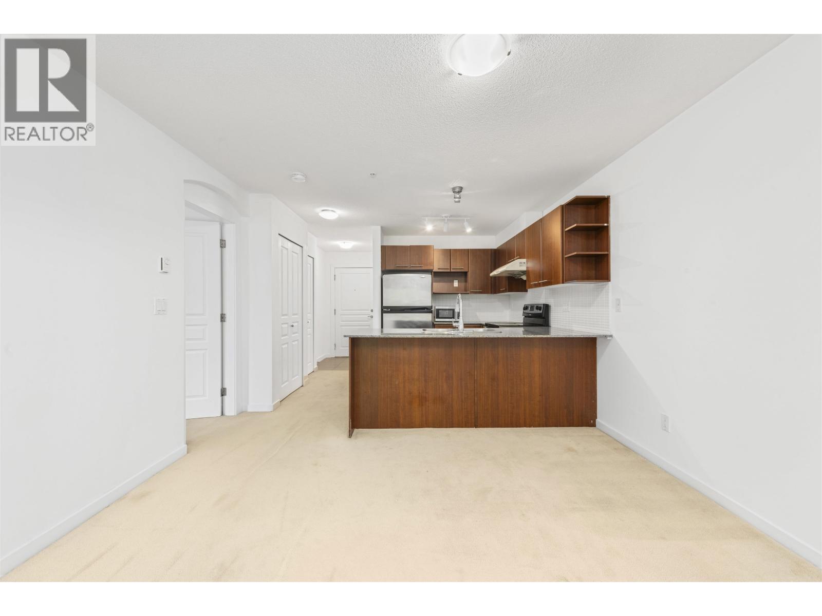 Photo 6 of 309 4768 Brentwood Drive, Burnaby BC