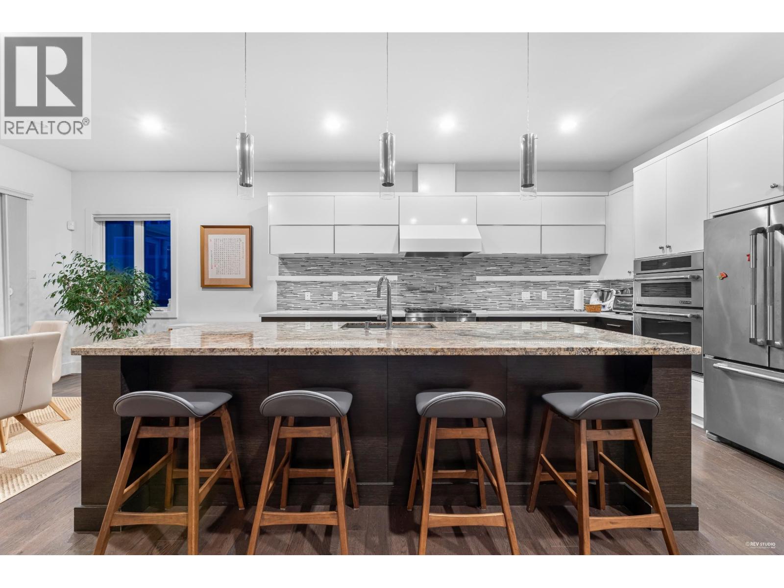 4061 ST. PAULS AVENUE, North Vancouver