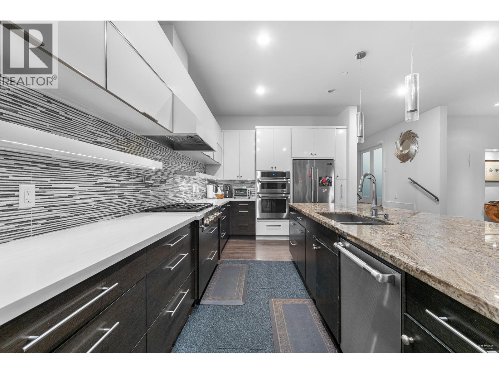 4061 ST. PAULS AVENUE, North Vancouver