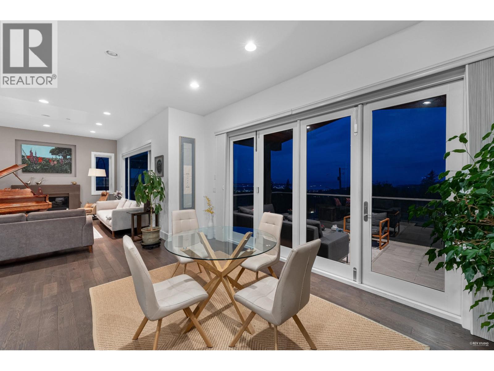 4061 ST. PAULS AVENUE, North Vancouver