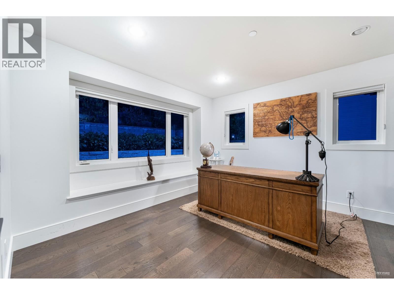 4061 ST. PAULS AVENUE, North Vancouver