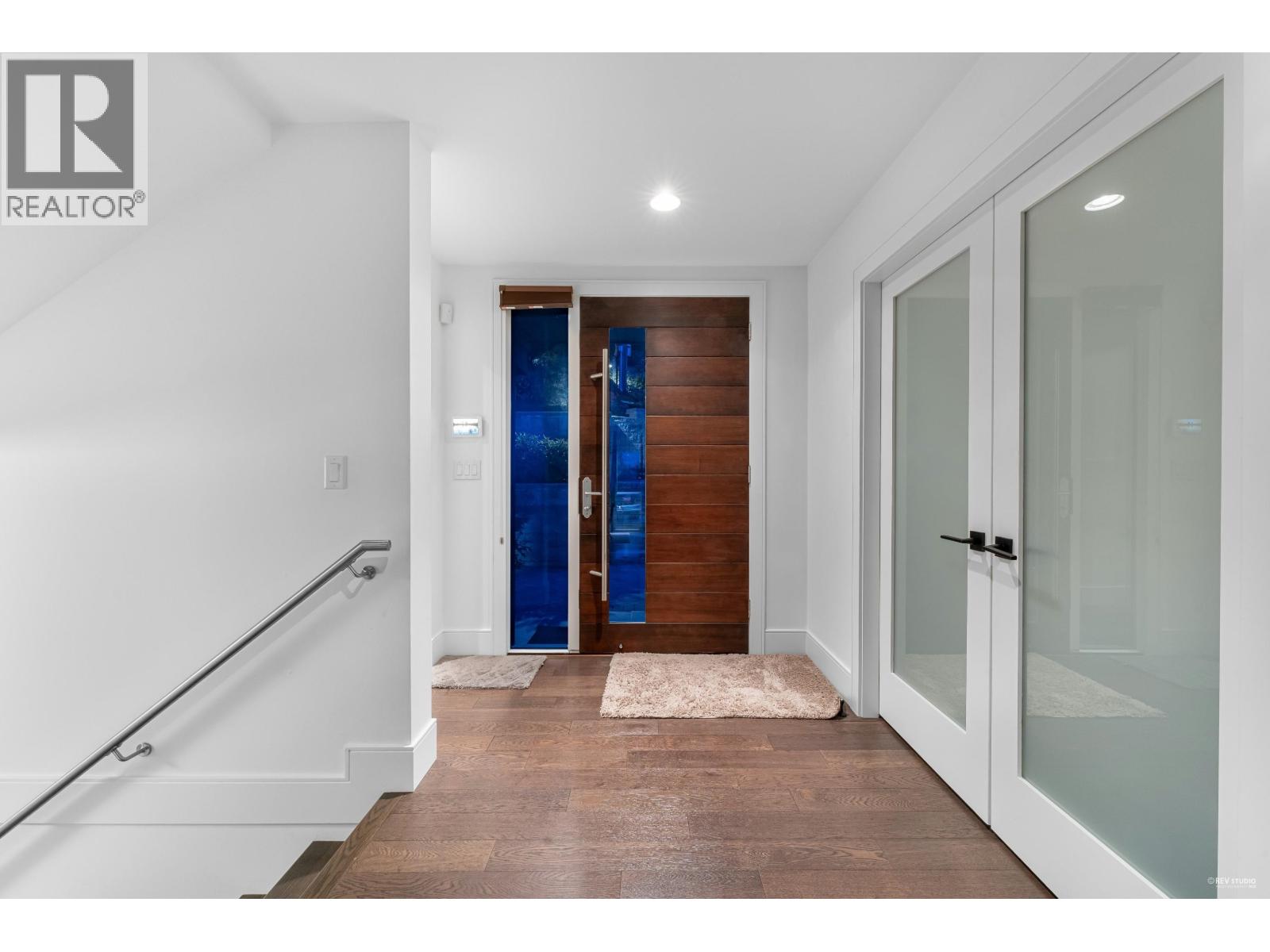 4061 ST. PAULS AVENUE, North Vancouver
