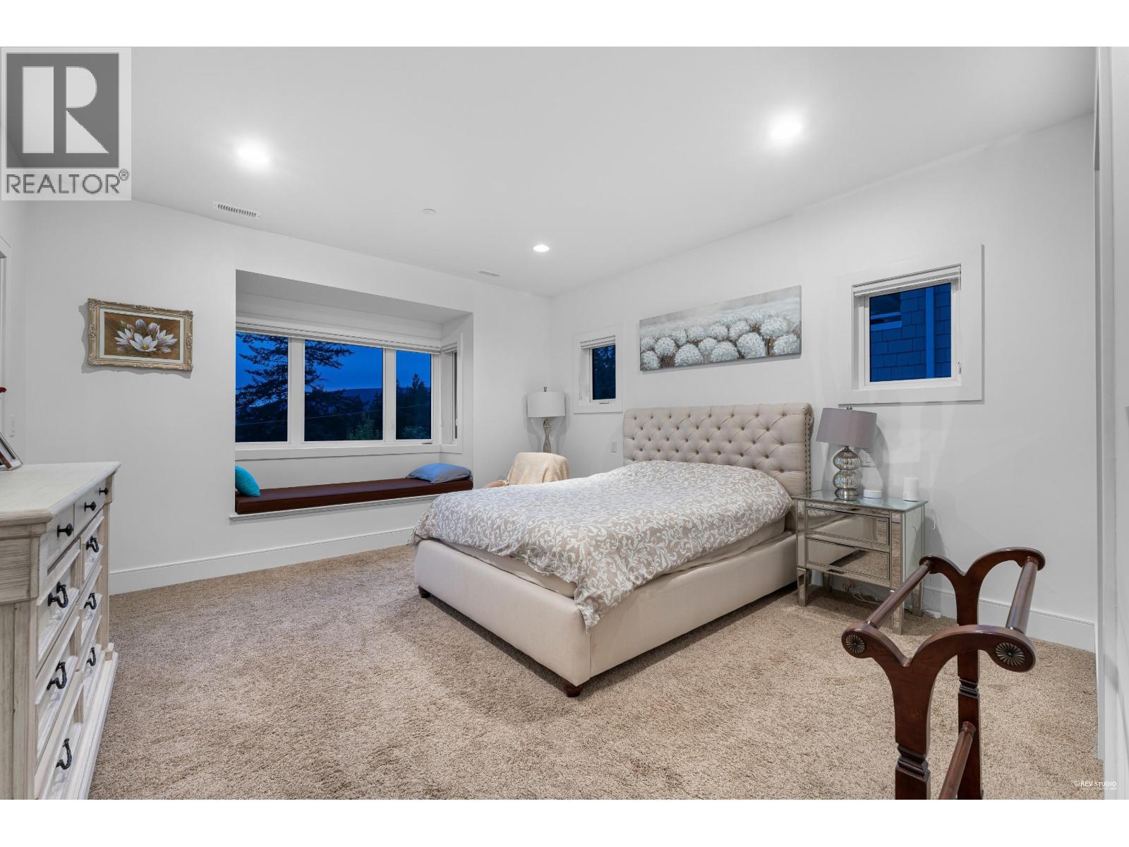4061 ST. PAULS AVENUE, North Vancouver