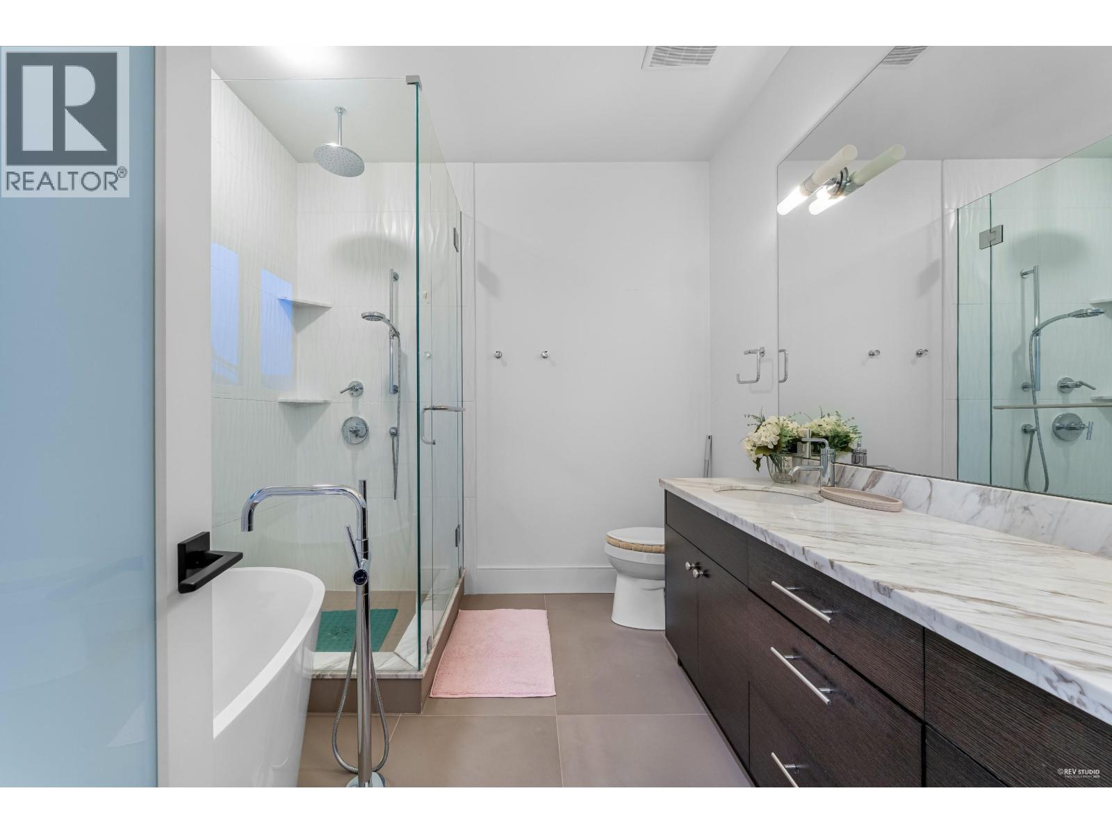 4061 ST. PAULS AVENUE, North Vancouver