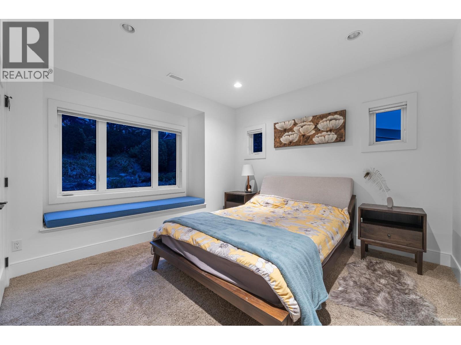 4061 ST. PAULS AVENUE, North Vancouver