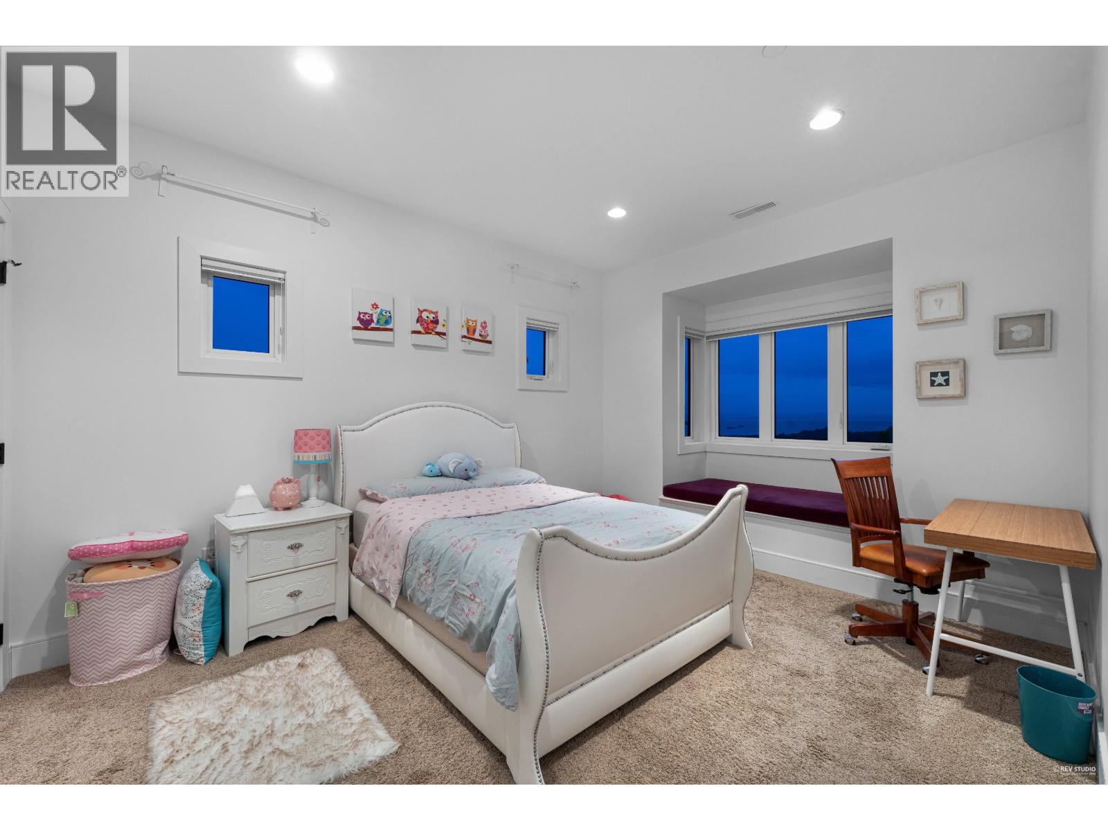 4061 ST. PAULS AVENUE, North Vancouver