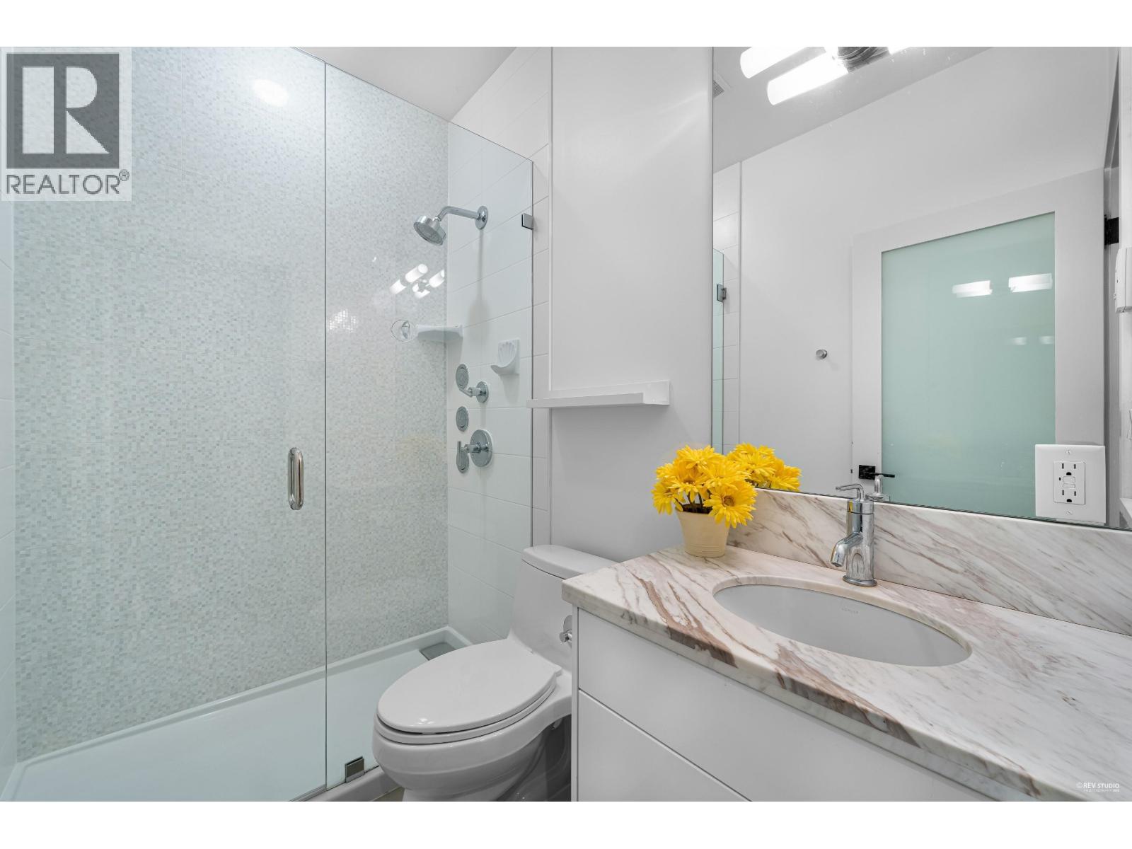 4061 ST. PAULS AVENUE, North Vancouver