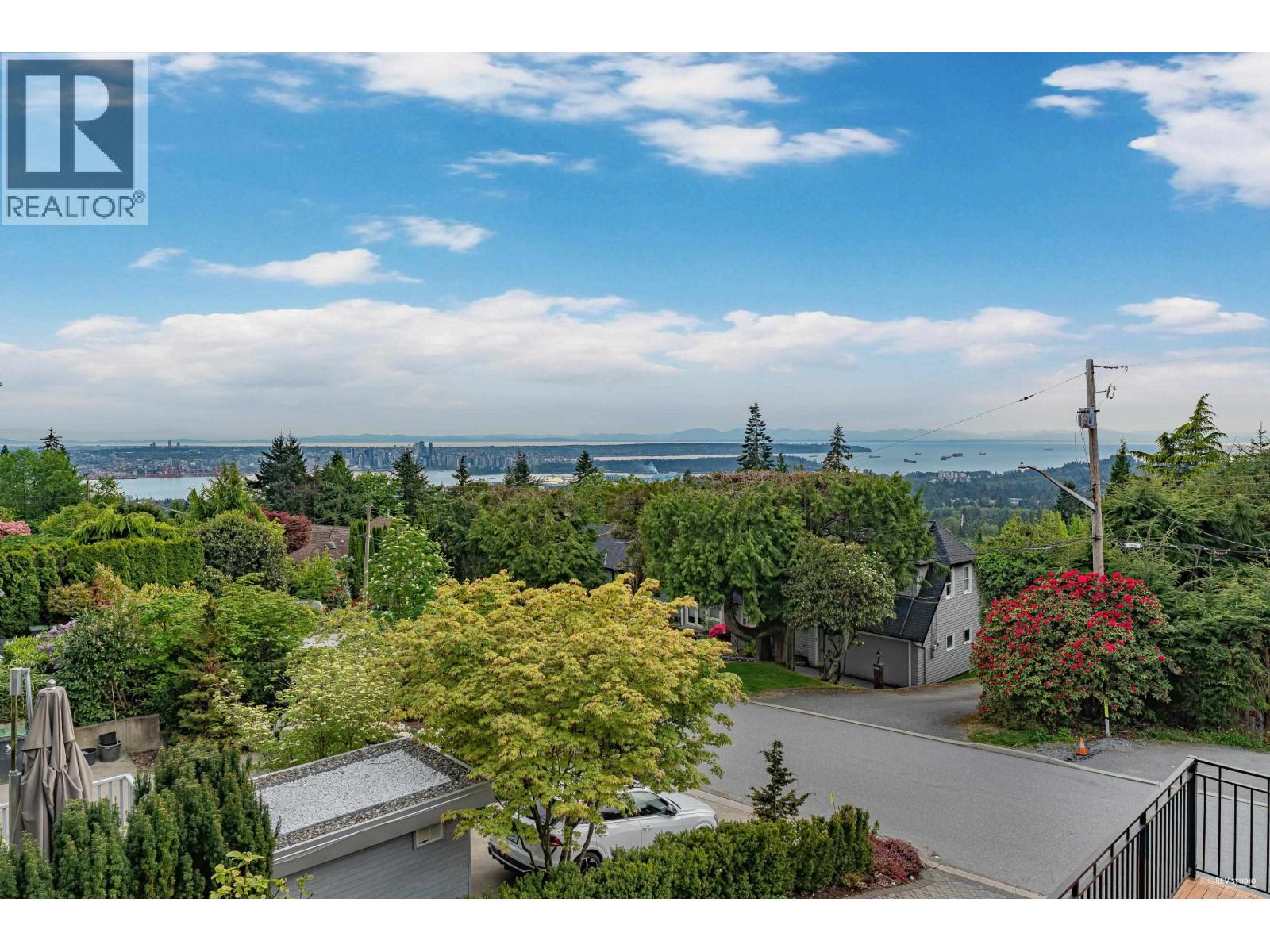 4061 ST. PAULS AVENUE, North Vancouver
