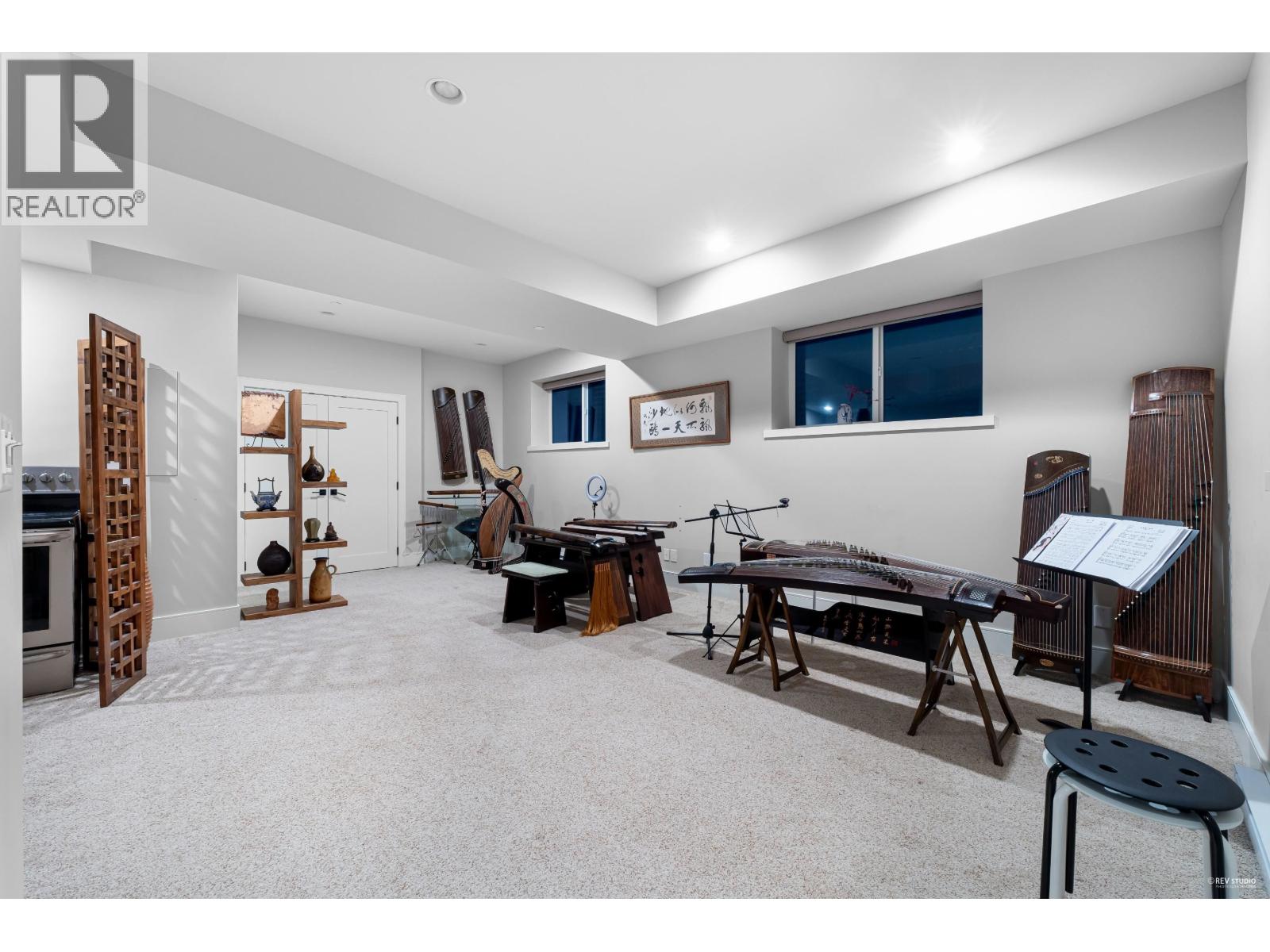 4061 ST. PAULS AVENUE, North Vancouver