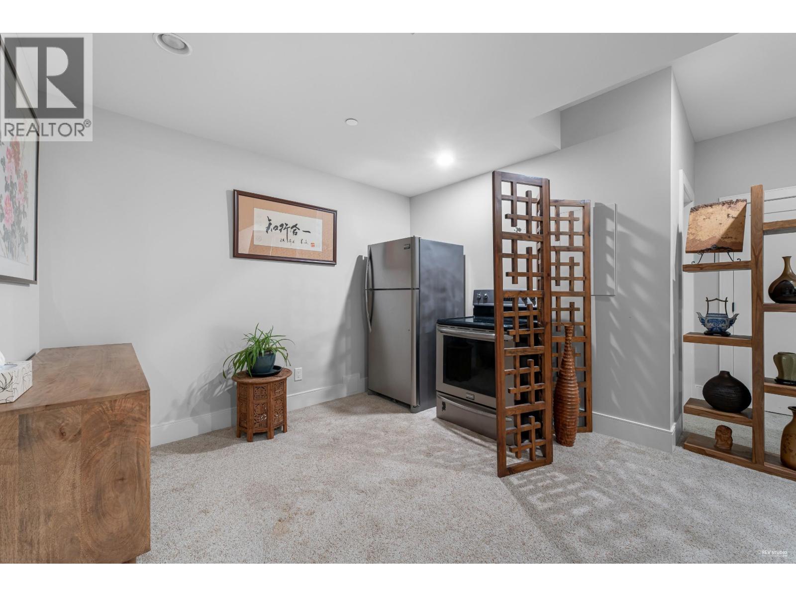 4061 ST. PAULS AVENUE, North Vancouver