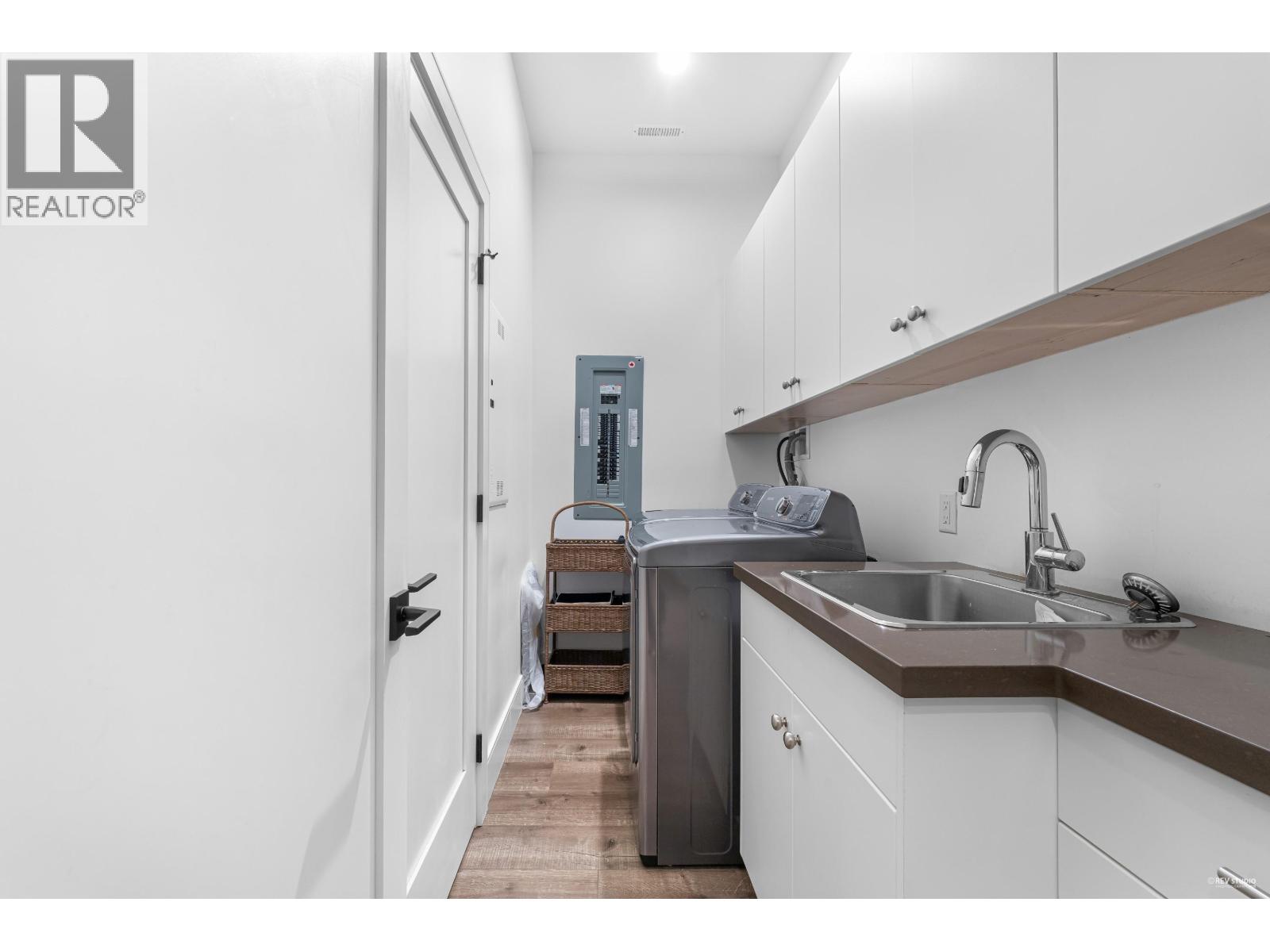 4061 ST. PAULS AVENUE, North Vancouver