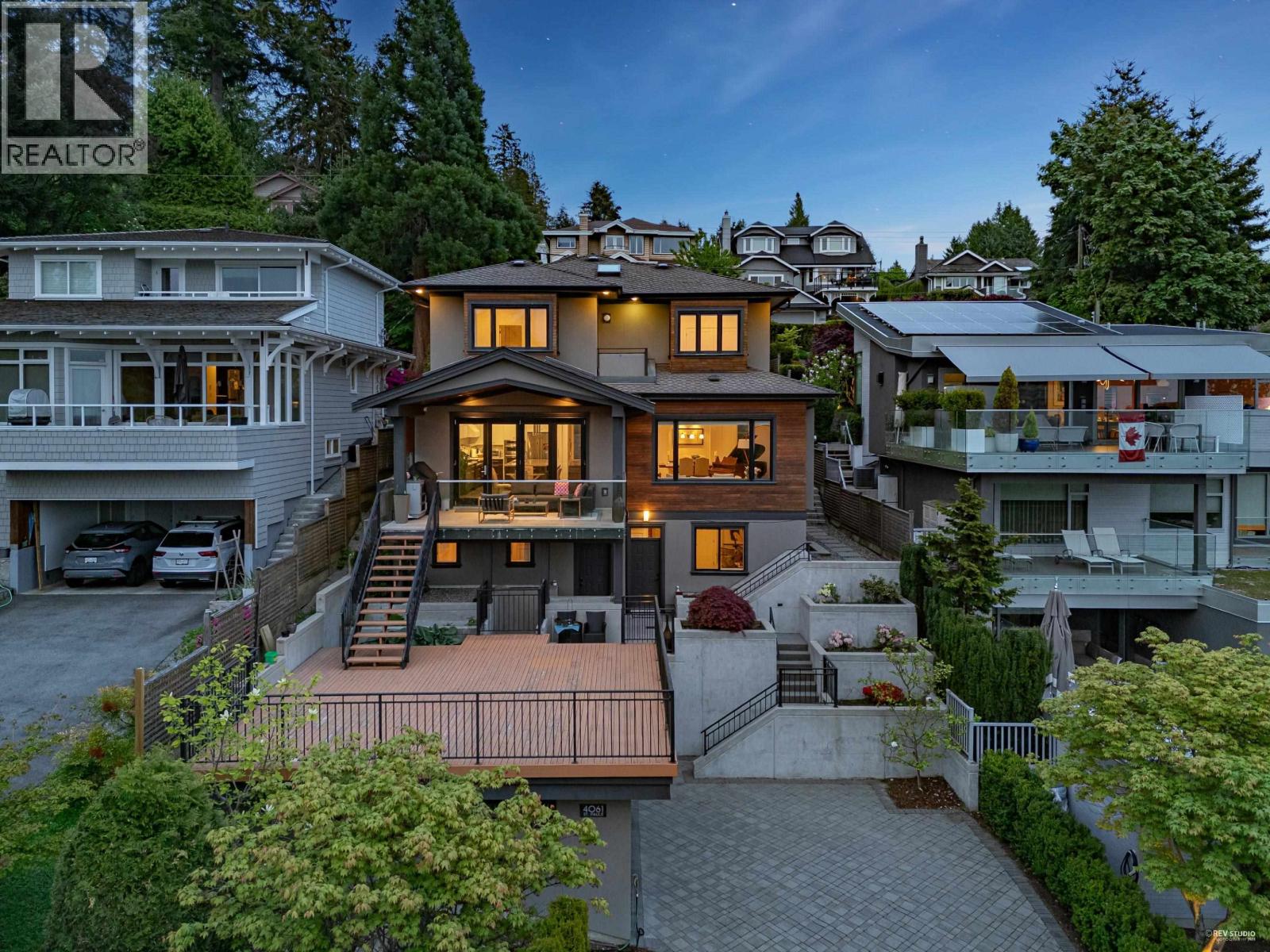 4061 ST. PAULS AVENUE, North Vancouver