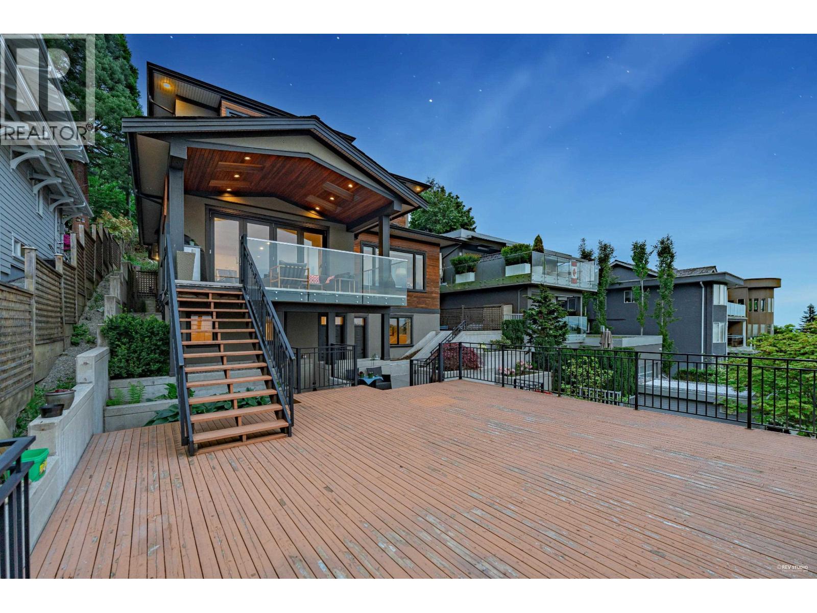 4061 ST. PAULS AVENUE, North Vancouver