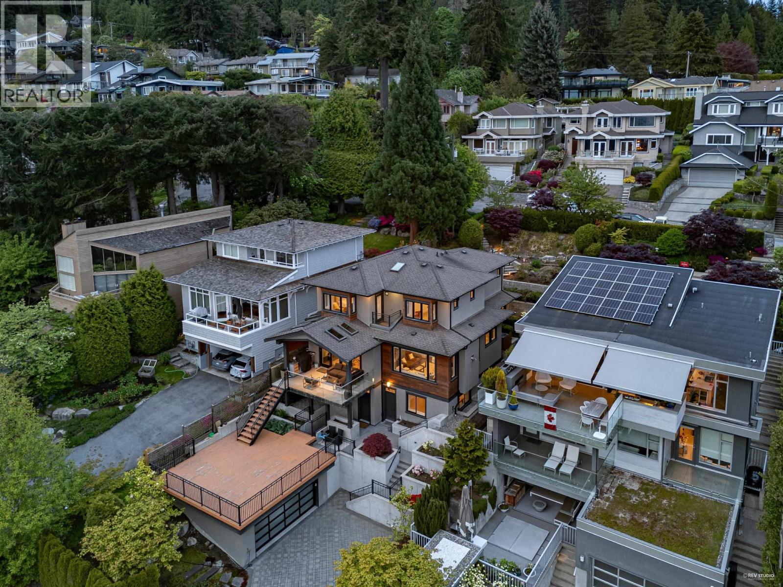 4061 ST. PAULS AVENUE, North Vancouver