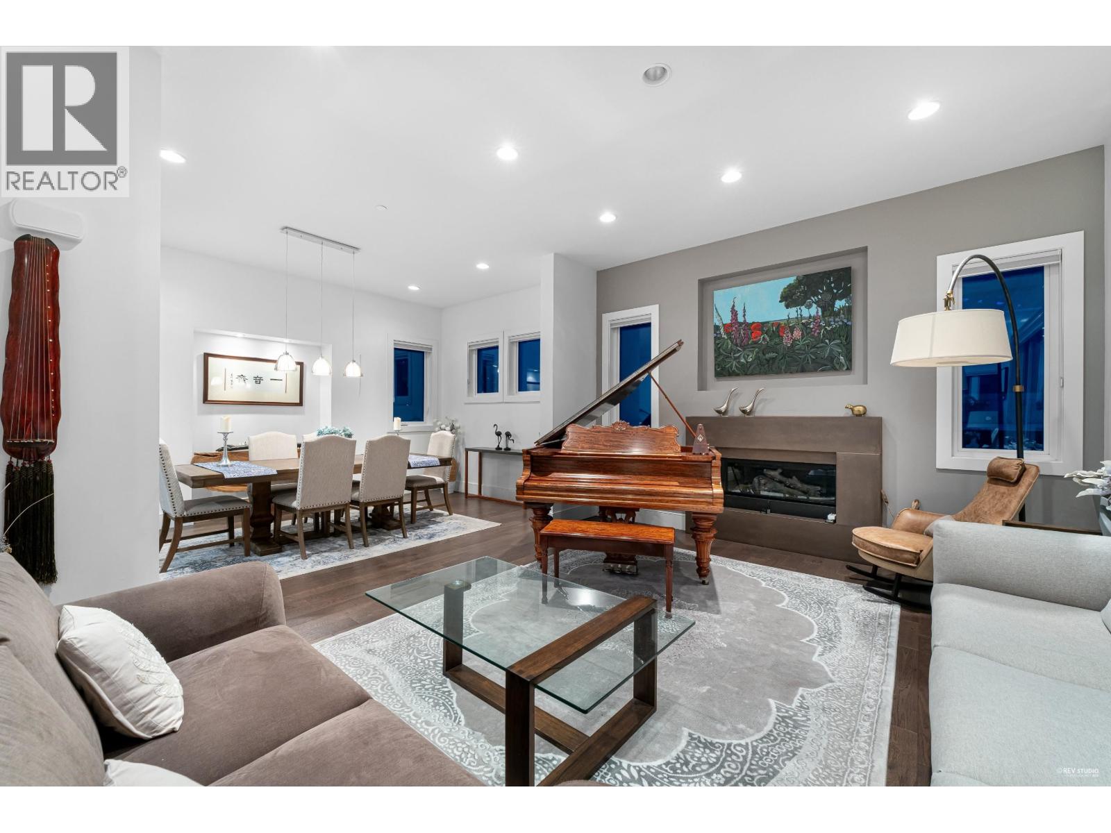 4061 ST. PAULS AVENUE, North Vancouver