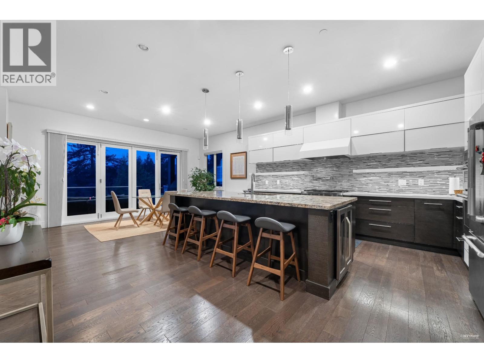 4061 ST. PAULS AVENUE, North Vancouver