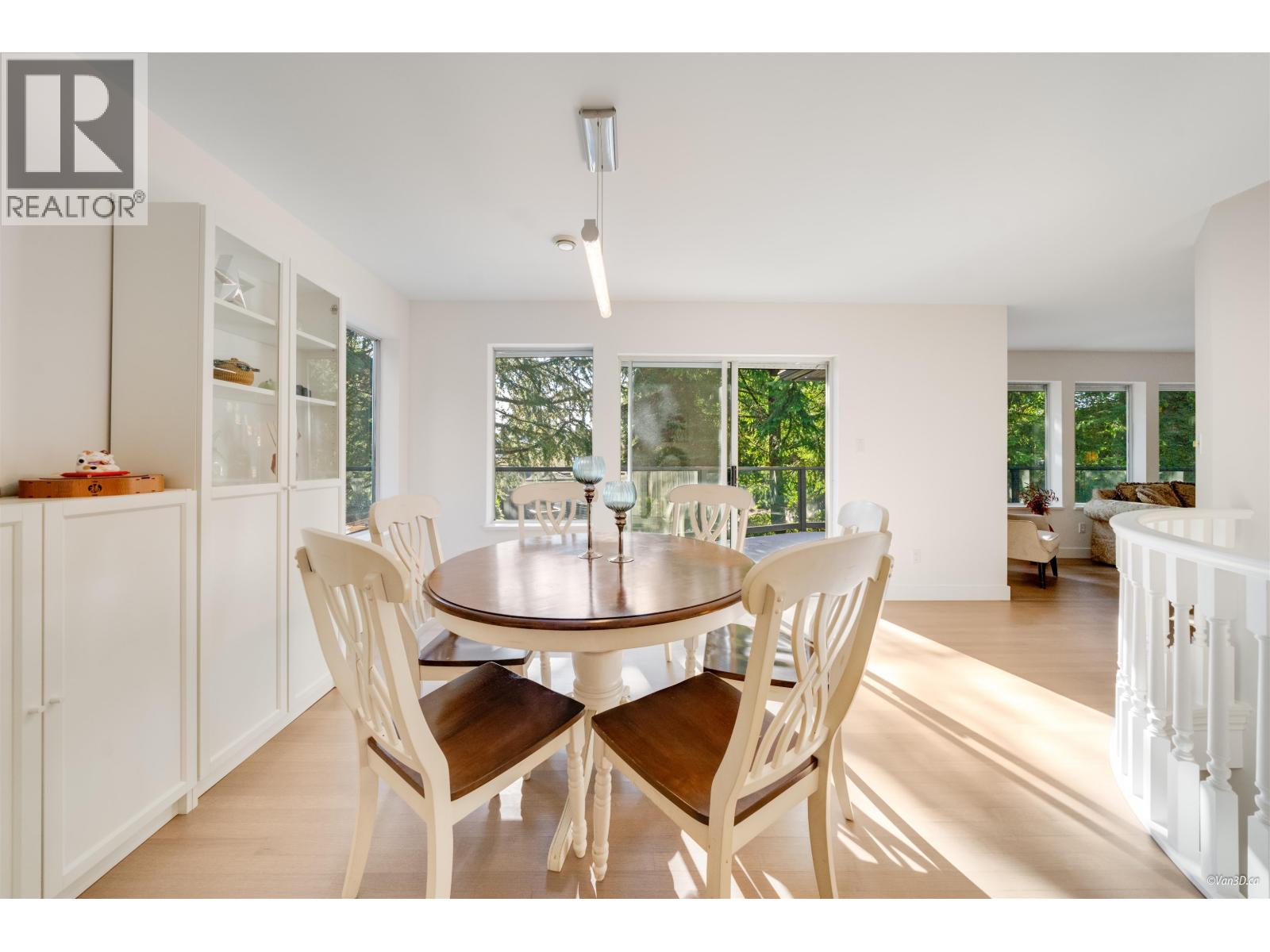 Photo 11 of 8515 Ansell Place, West Vancouver BC