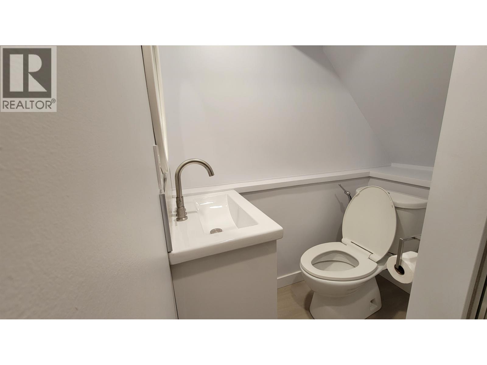Photo 11 of 238 E 28th Street, North Vancouver BC