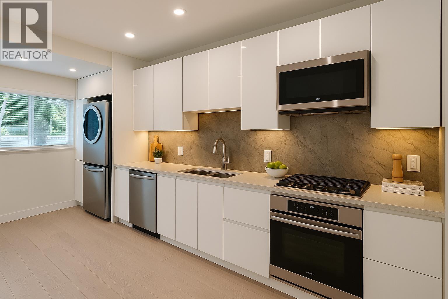 Photo 4 of 238 E 28th Street, North Vancouver BC