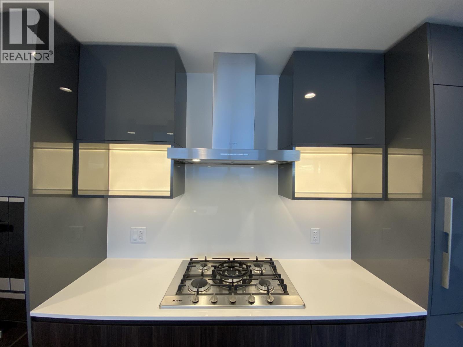 Photo 4 of 2706 6511 Sussex Avenue, Burnaby BC