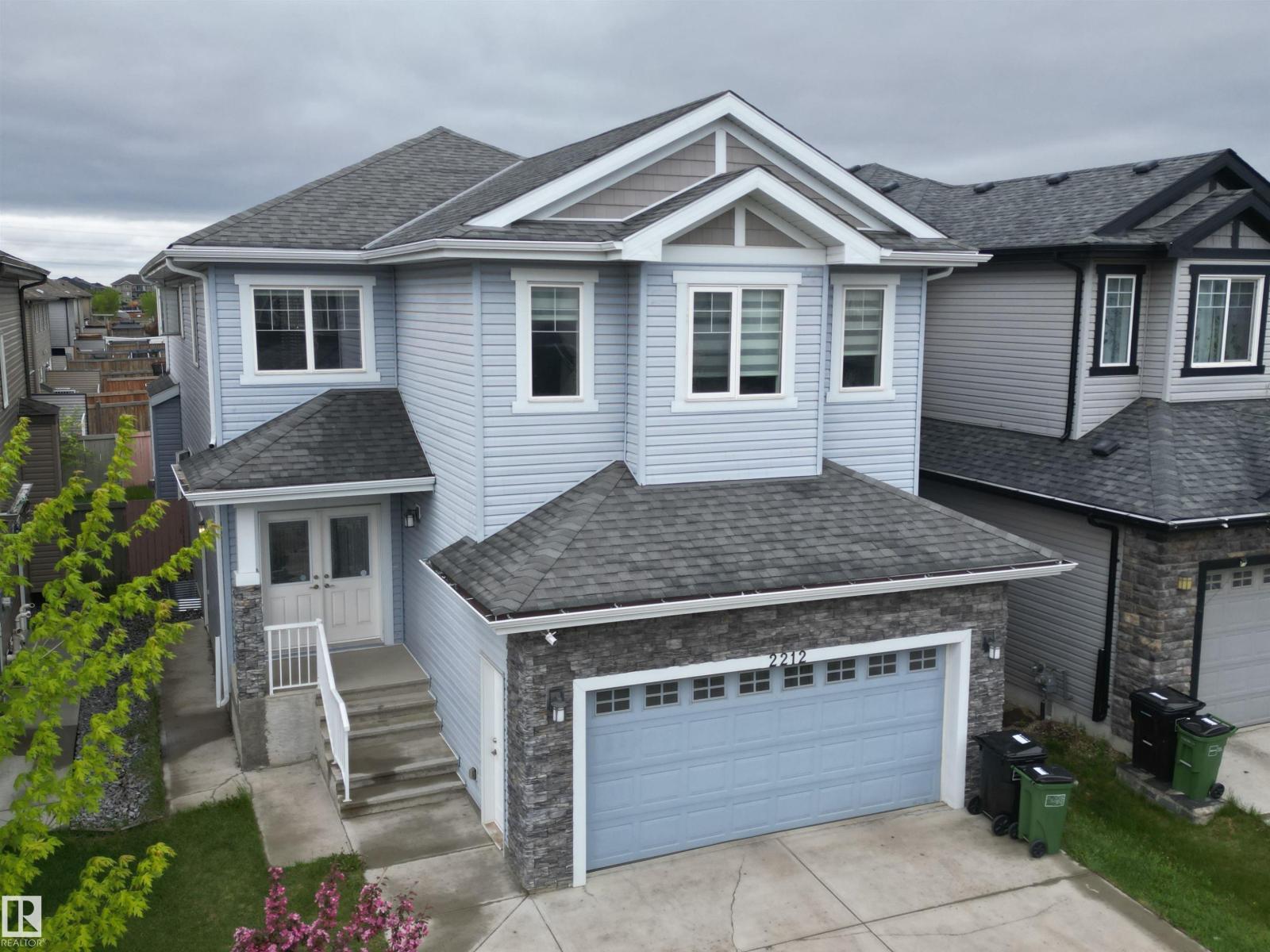 Photo 3 of 2212 22 St Nw, Edmonton AB